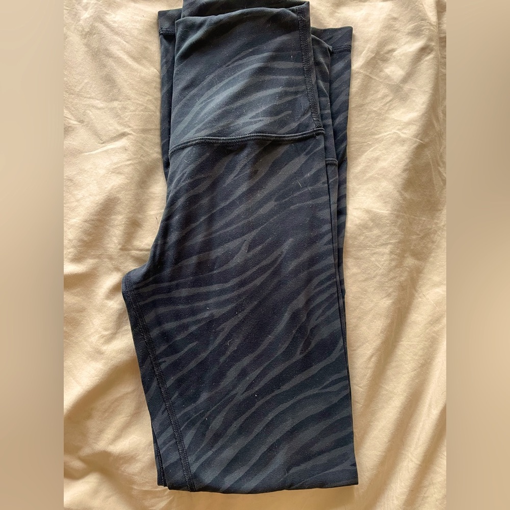 Lululemon Black Tiger Stipe Align leggings size 4